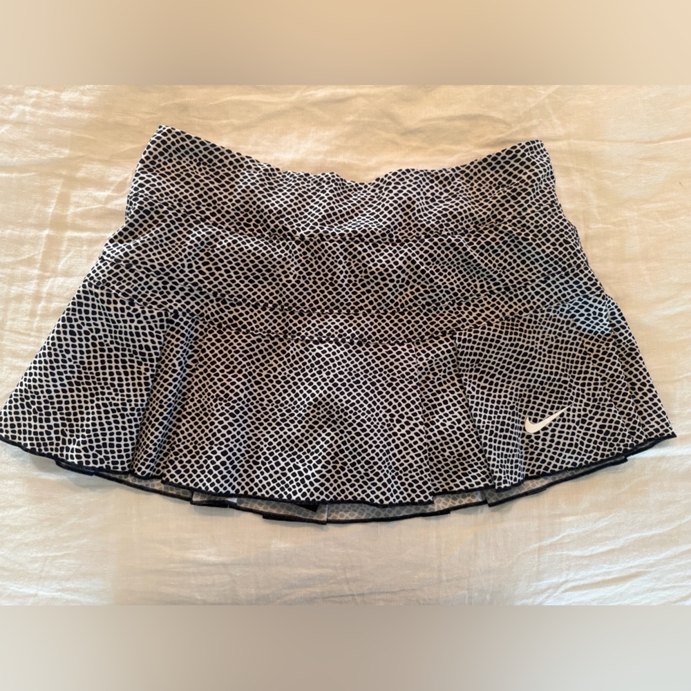 Nike Dri-FIT Black and White Athletic Tennis Skirt